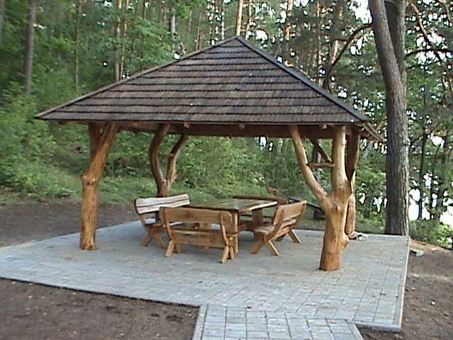 Rest-area gazebo in a pine forest with tree-trunk columns No. 16-9