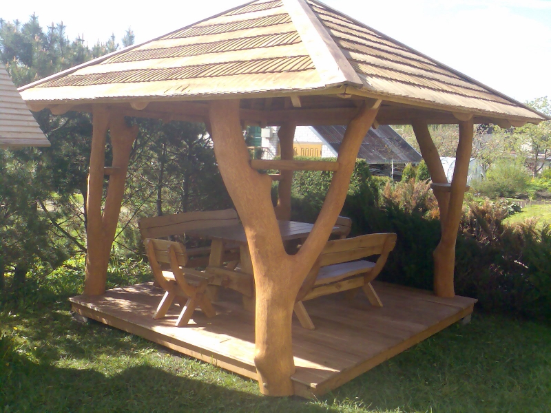 Gazebo on a wooden platform with a massive Y-shaped trunk No. 16-8